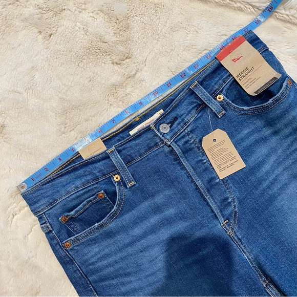 NWT(32x28) Levi’s Wedgie Straight Jeans High Rise Button Fly Medium Wash - Picture 5 of 14